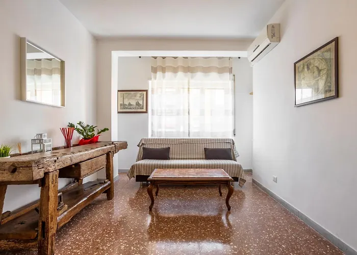 Guest Host - Stylish Near Trastevere! * Roma